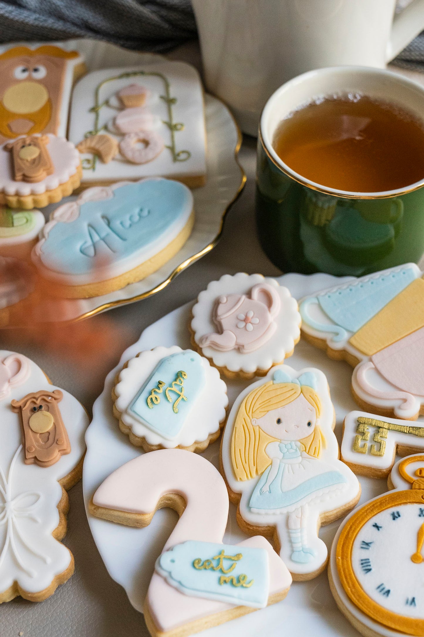 Set Alice in Wonderland